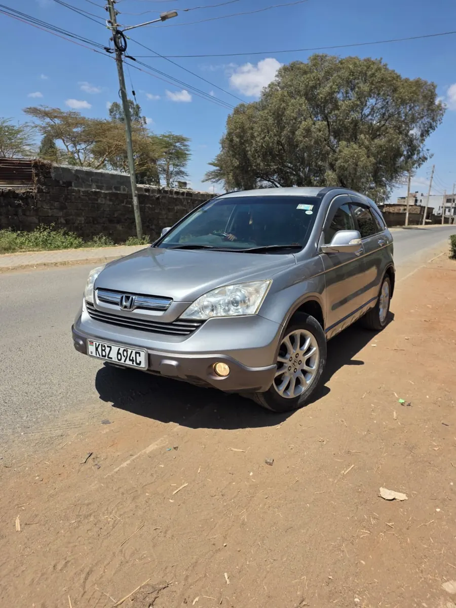 Silver Honda CR-V: front three-quarter view