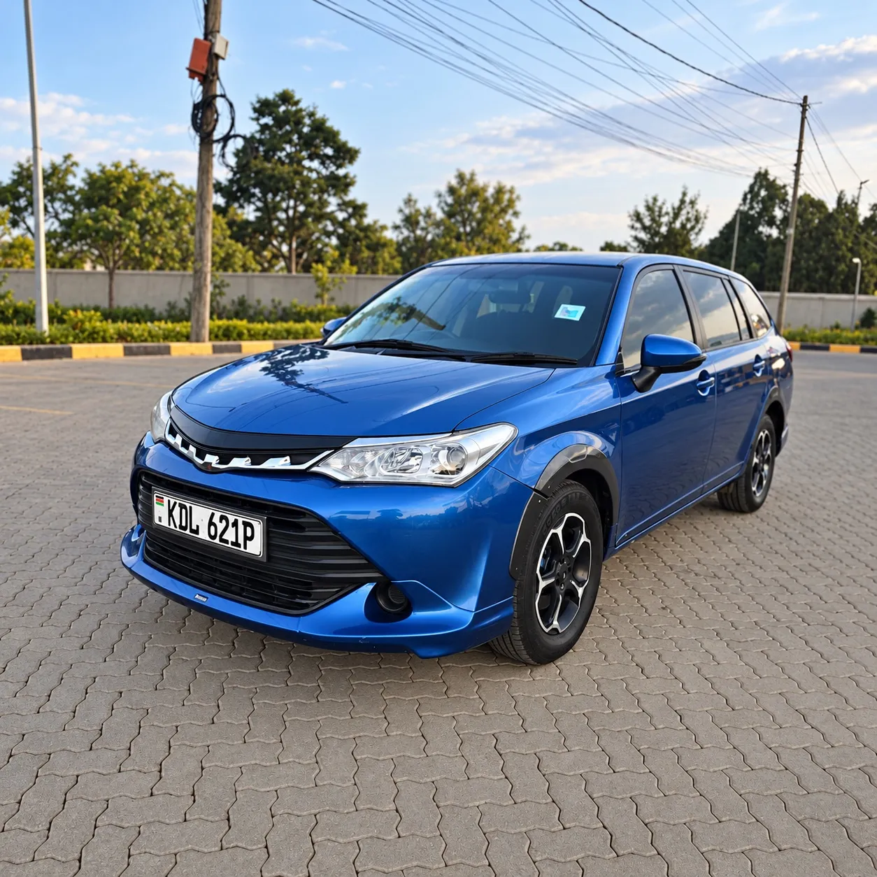 2016 blue Toyota Fielder: front angle
