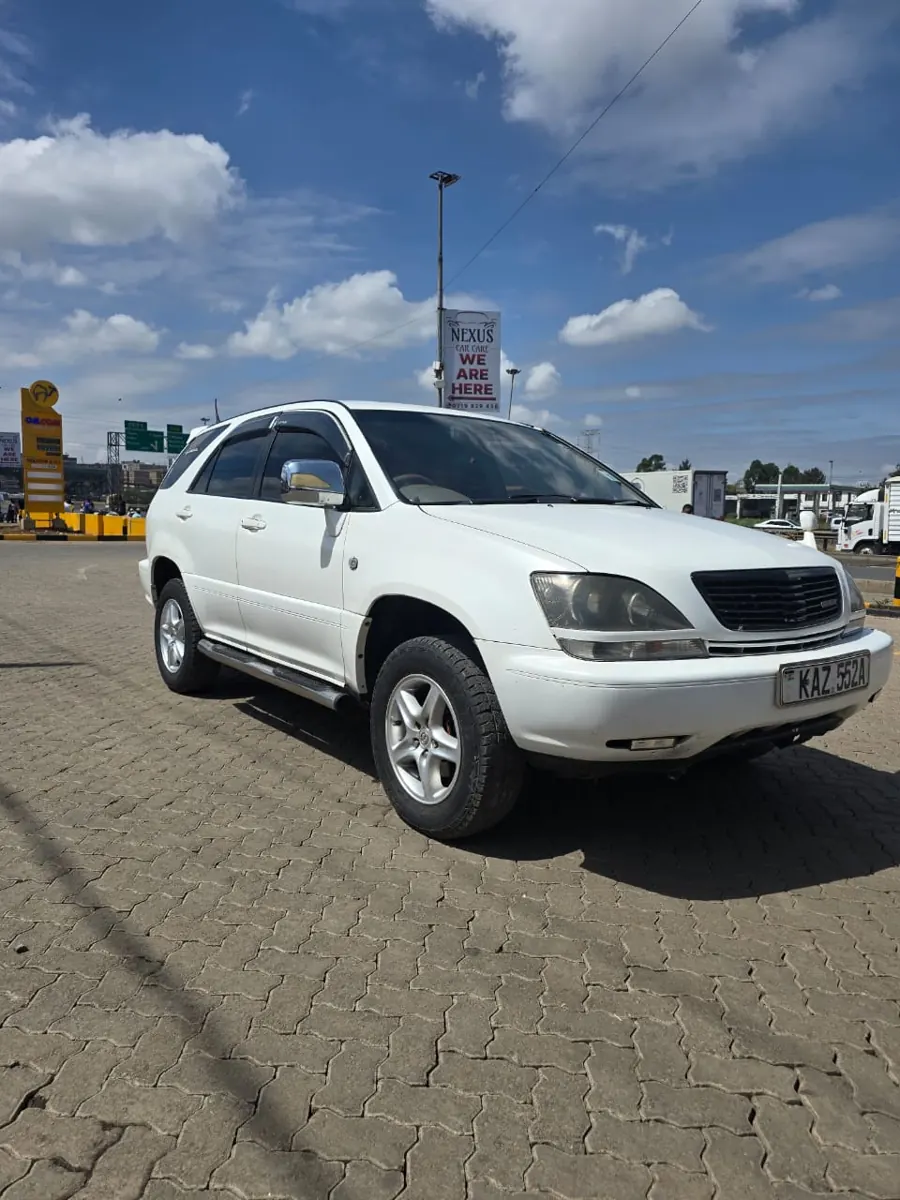 White Toyota Harrier: front three-quarter view