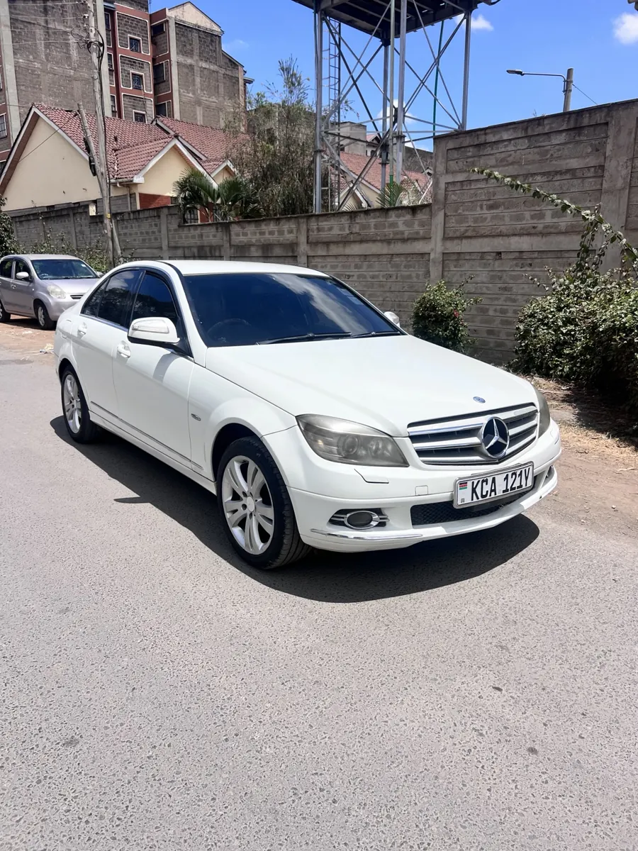 White Mercedes-Benz C200 Kompressor: front three-quarter view