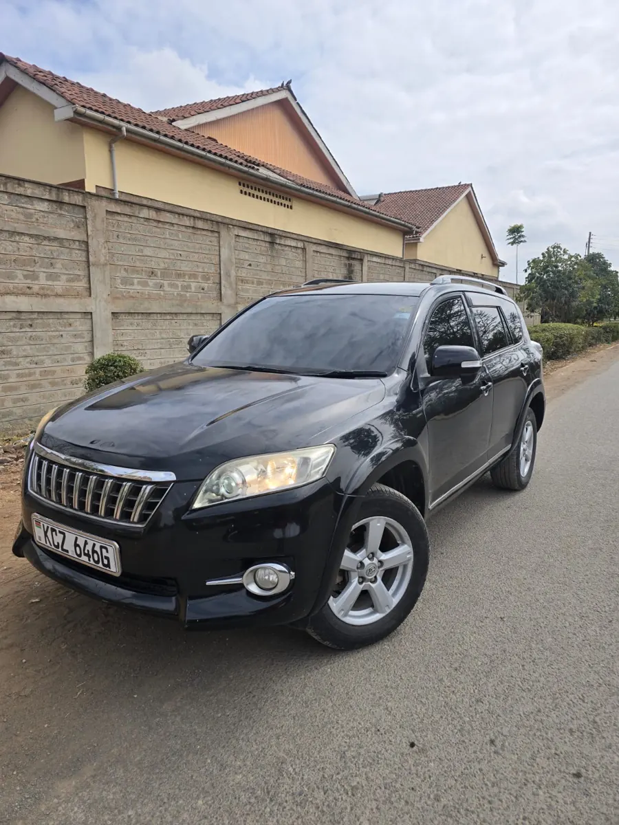 Black Toyota Vanguard: front three-quarter view