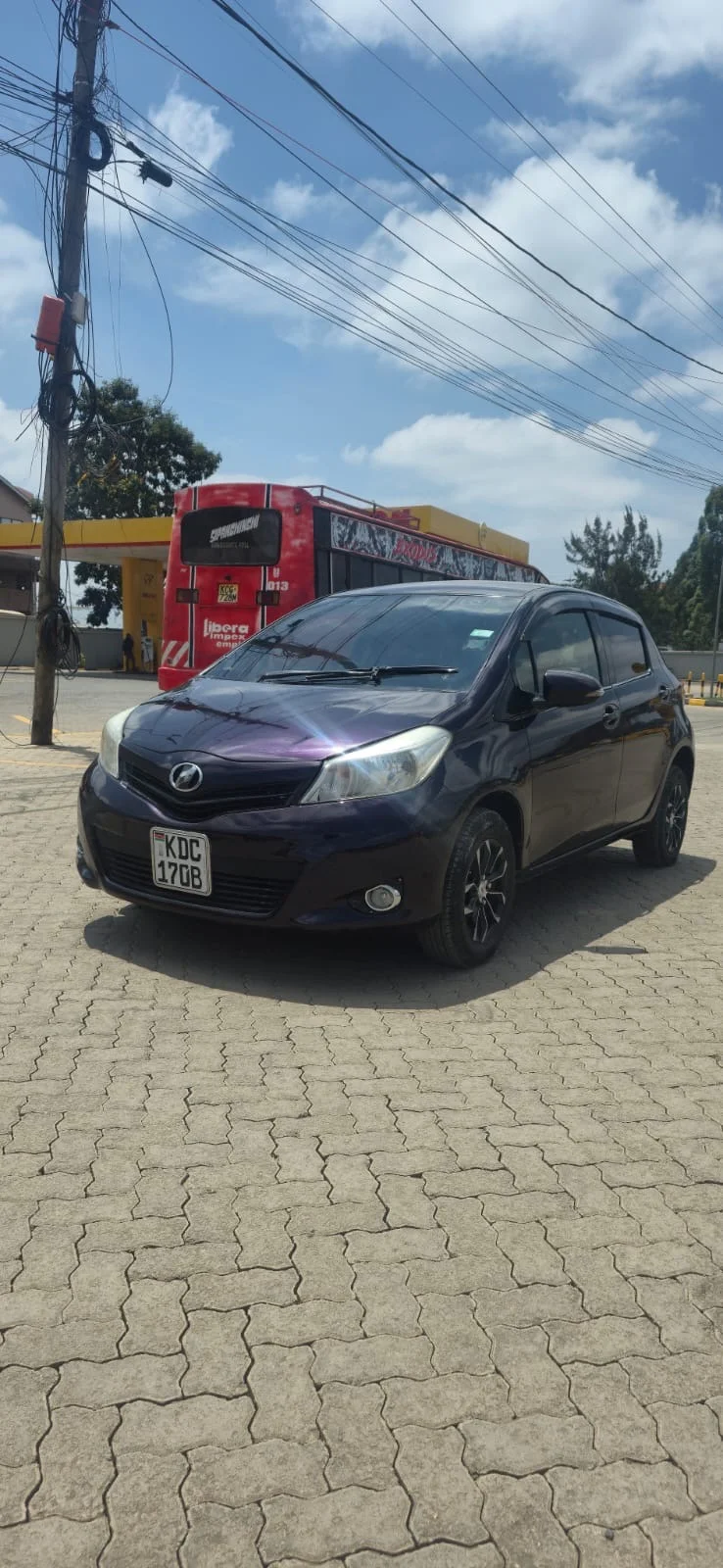 Toyota Vitz KDC 170B: Front three-quarter view