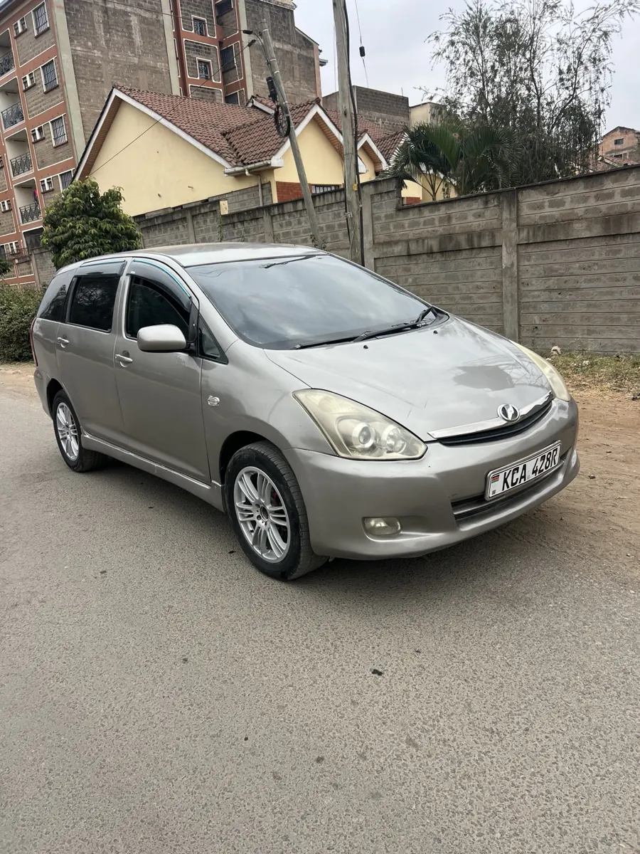 Toyota Wish seven-seater: front three-quarter view